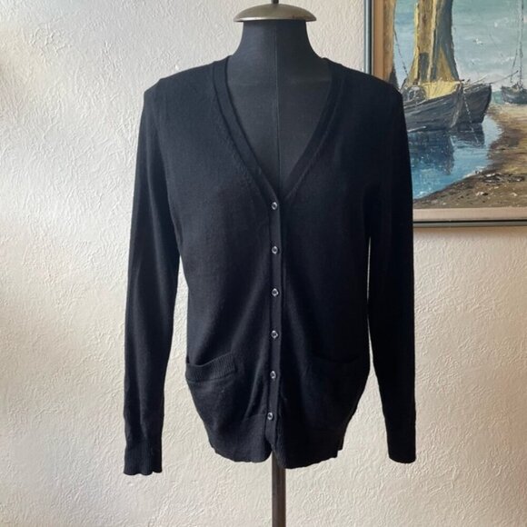 Lord and Taylor 100% merino wool black button up cardigan size medium - Picture 1 of 11
